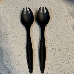 BNWT Tupperware salad Tongs